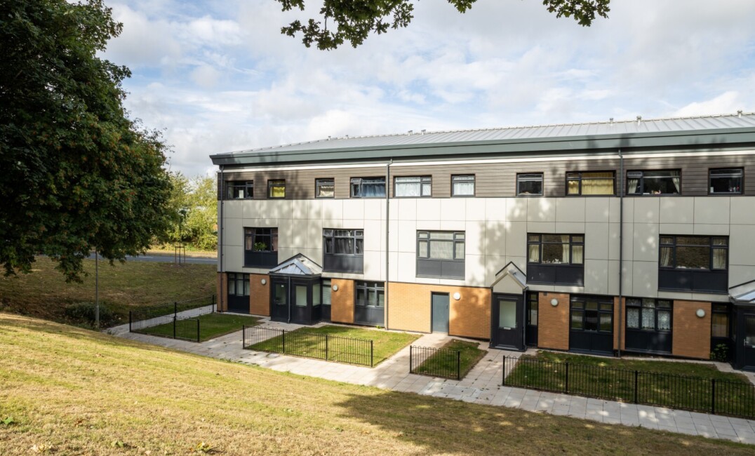 Thorn Close 11 Large