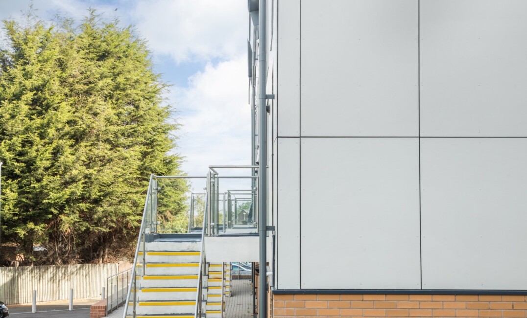 Thorn Close 18 Large