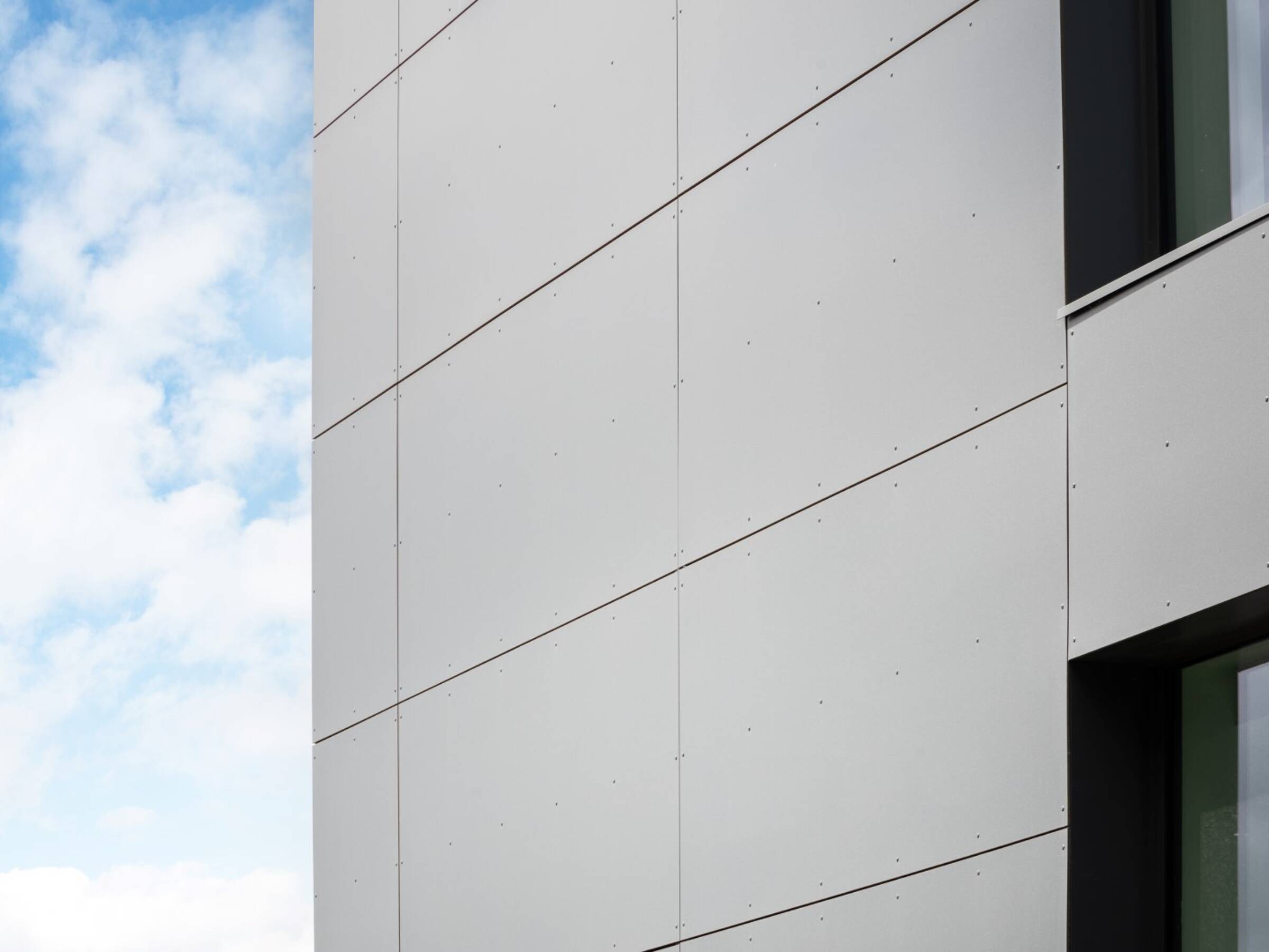 Heartlands Hospital | Rockpanel Mineral Fibre Cladding | SBS Cladding